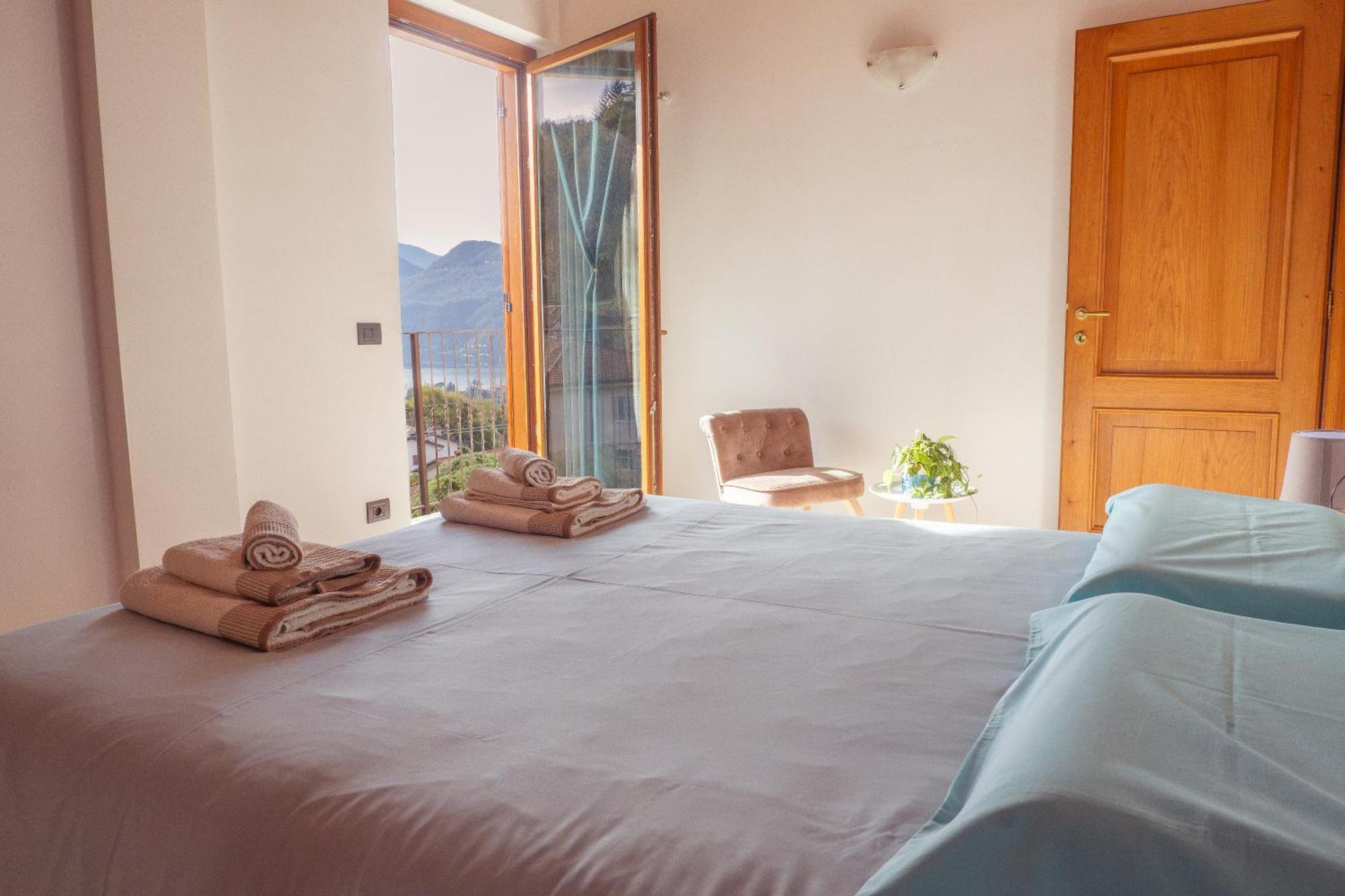 Larius Apartment - Como Lake View Mandello del Lario Esterno foto